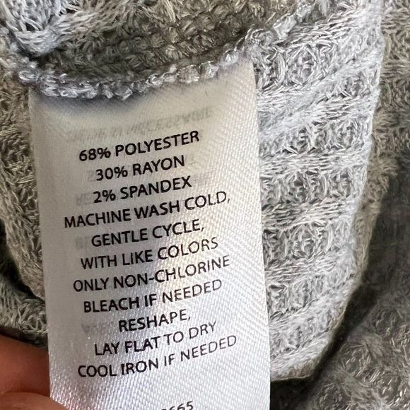 NWOT BP Oversize Snap Front Henley Top in Grey Heather (XS) - Picture 8 of 11